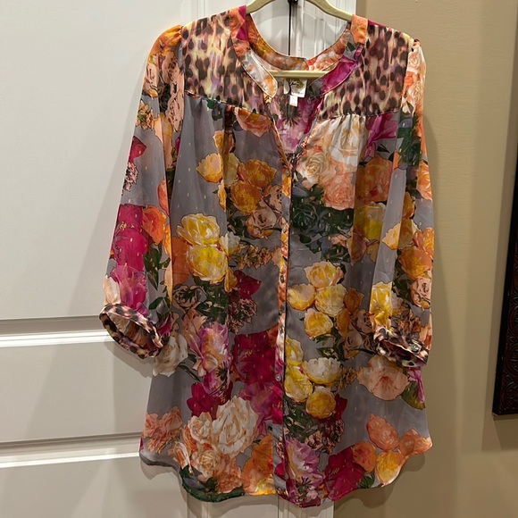 fig and flower Tops - Anthropologie Fig & Flower Light Floral Semi Sheer Shirt Size 2X
